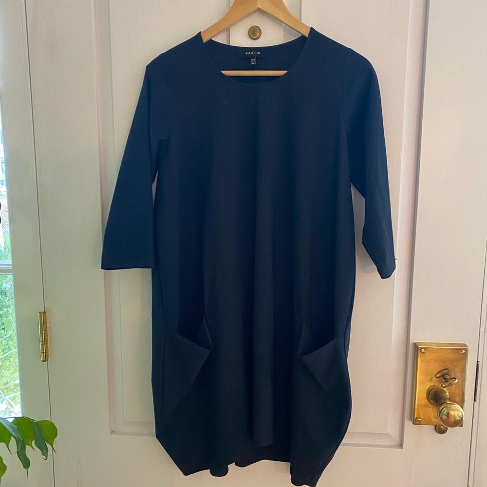 Comfy Silk like Black Dress or Tunic to wear with leggings. And Two Pockets !